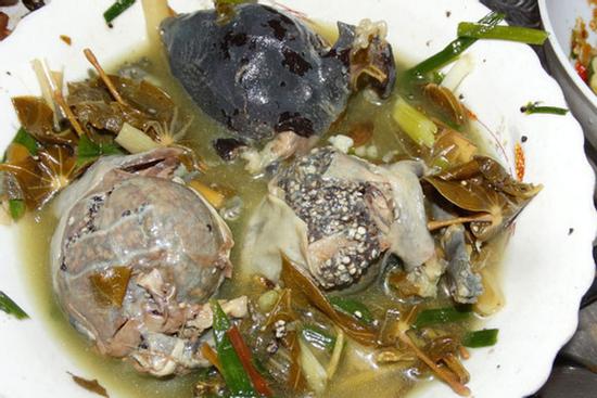 Ếch nguyên con, món siêu kinh dị ở Thái Lan lẫn Việt Nam