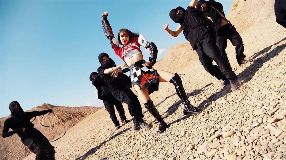 Khả năng học thuộc vũ đạo của Lisa-4