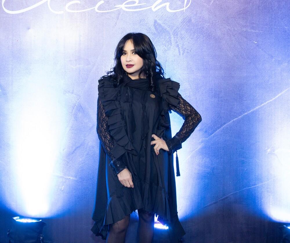 Diva Thanh Lam tự dìm dáng với tủ đầm suông lùng bùng-13