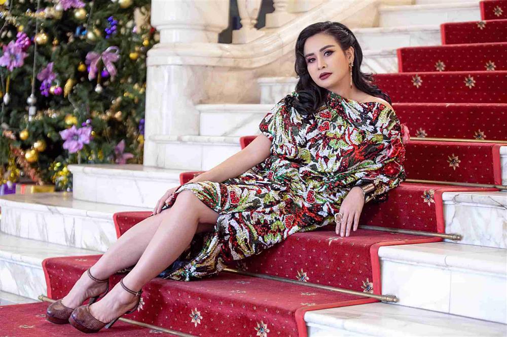 Diva Thanh Lam tự dìm dáng với tủ đầm suông lùng bùng-7