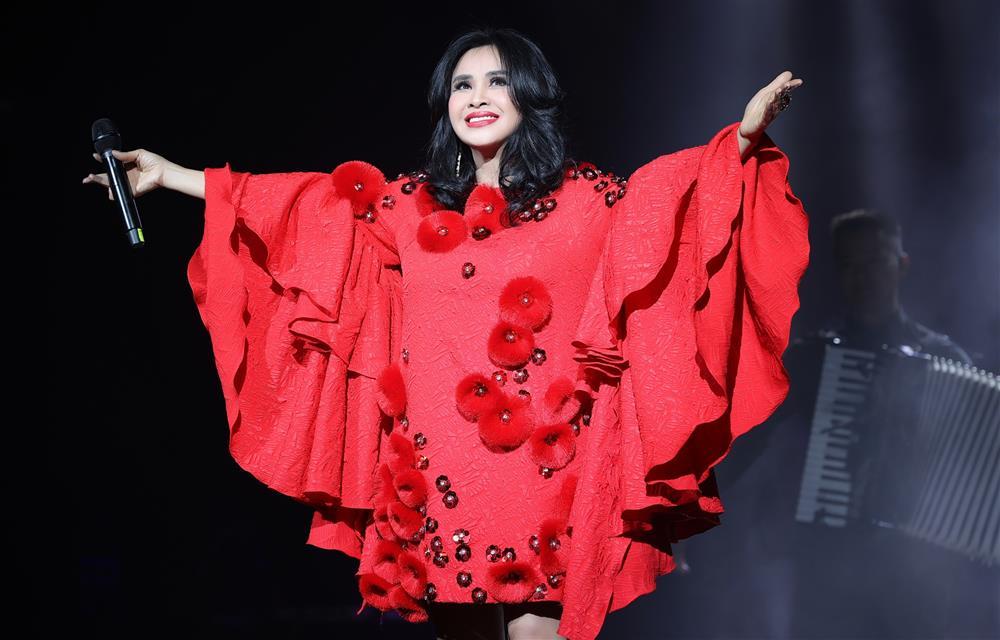 Diva Thanh Lam tự dìm dáng với tủ đầm suông lùng bùng-4