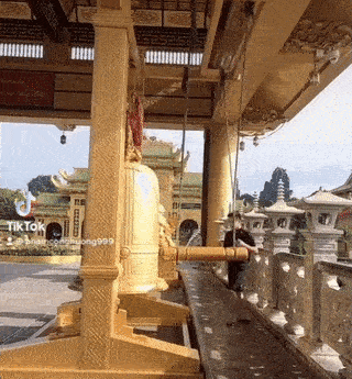 Bà Phương Hằng cấm cửa thanh niên gõ chuông đền thờ Đại Nam?-1