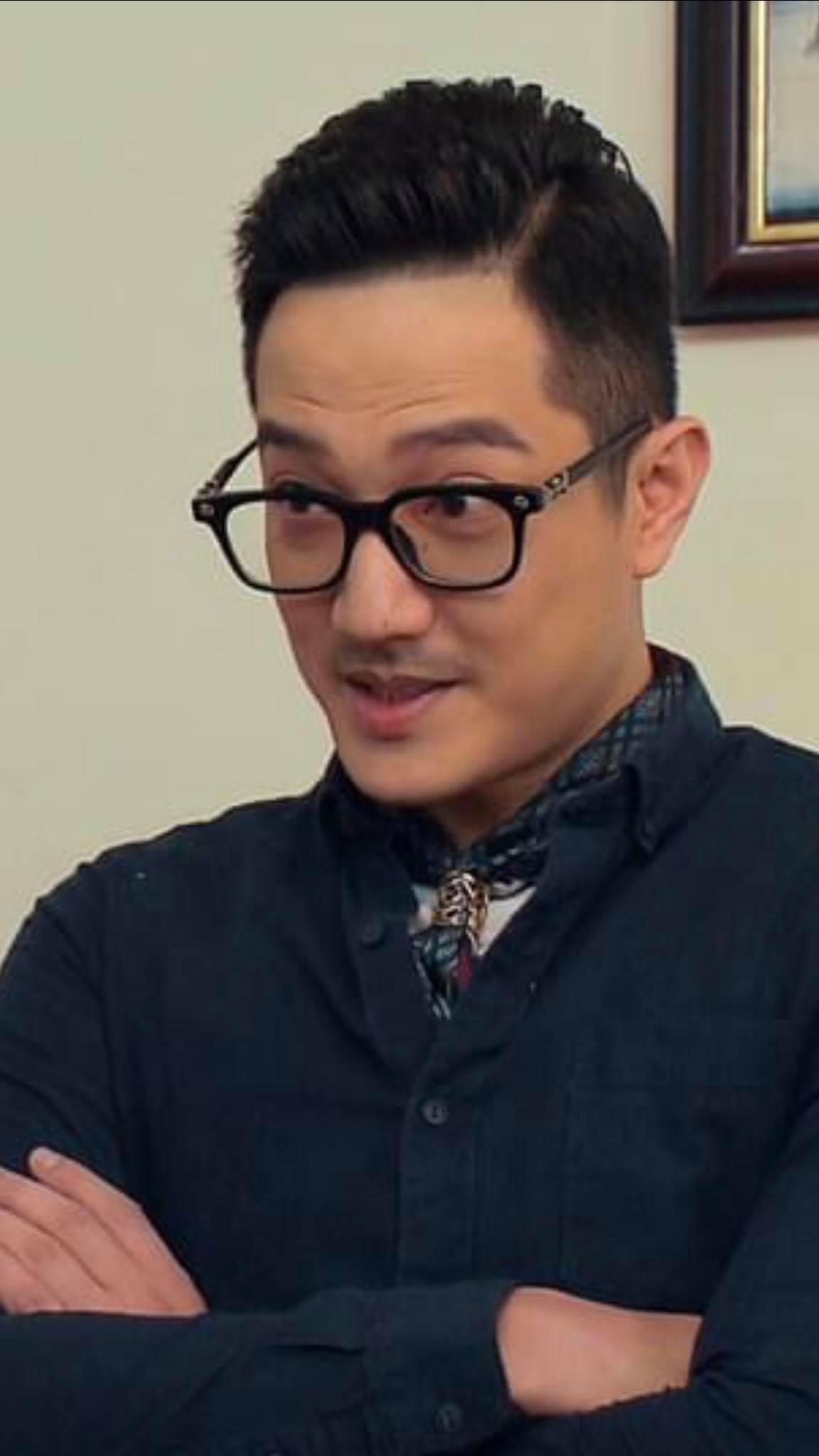 Mở đầu tin sao Việt là chia sẻ của Chí Nhân. Nam diễn viên lấp lửng: "Có khi lại có lộc đường vợ cũ". Khi một khán giả thắc mắc "trong phim hay ngoài đời lại không nói rõ", chồng cũ Thu Quỳnh liền bày tỏ: "Đương nhiên là trong phim rồi..., nghĩ gì".