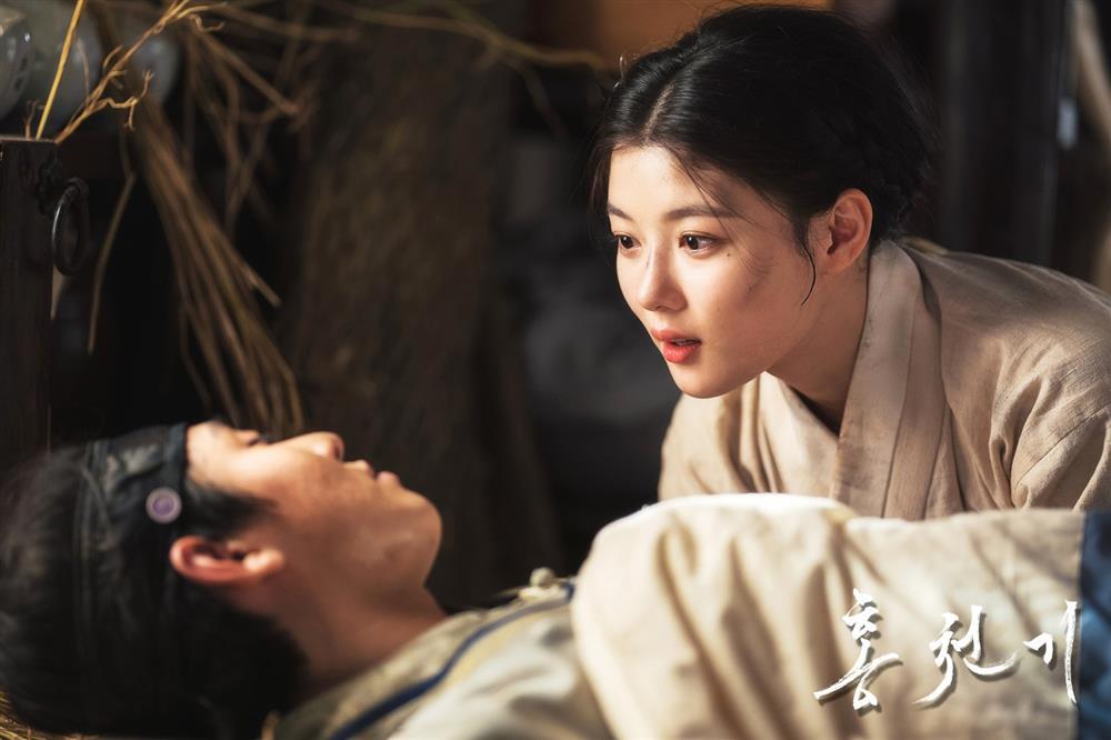 Hậu trường tình tứ của Kim Yoo Jung và Ahn Hyo Seop-2