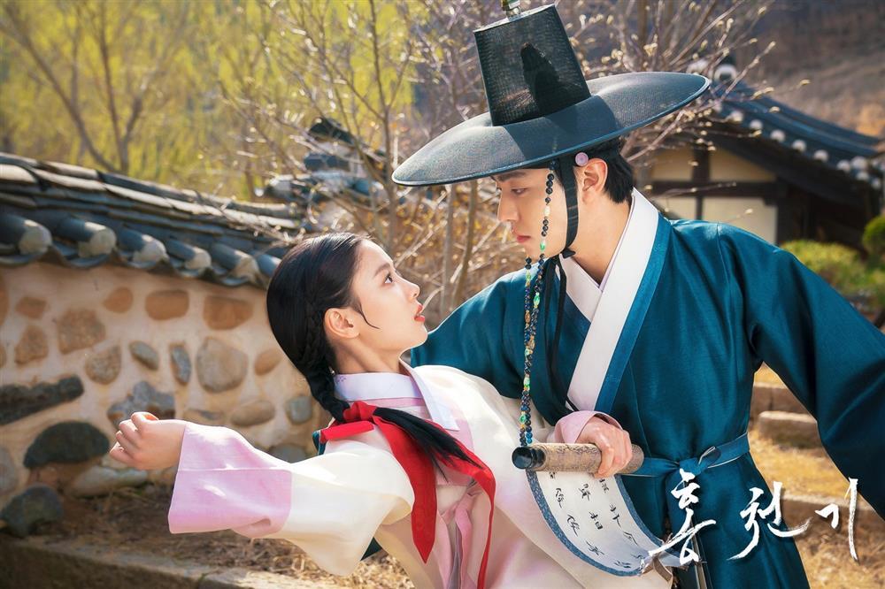 Hậu trường tình tứ của Kim Yoo Jung và Ahn Hyo Seop-11