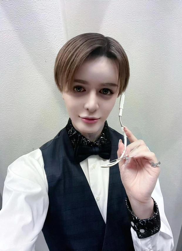 Tiếp viên xinh đẹp lộ mặt thật, netizen quay cuồng trong mơ hồ-2