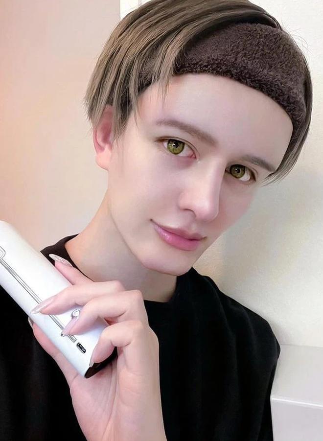 Tiếp viên xinh đẹp lộ mặt thật, netizen quay cuồng trong mơ hồ-3