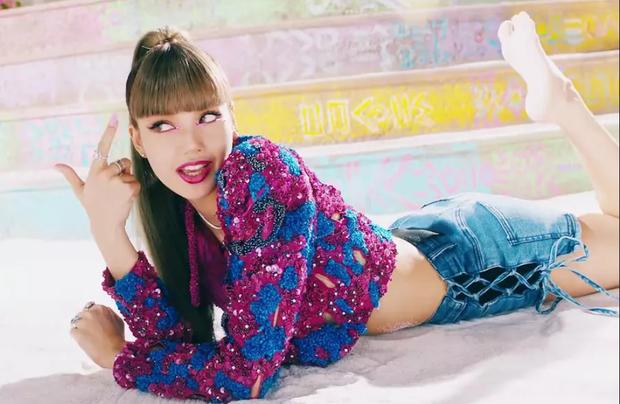 LALISA - nỗ lực làm hình mẫu một idol toàn năng bất thành của Lisa-2