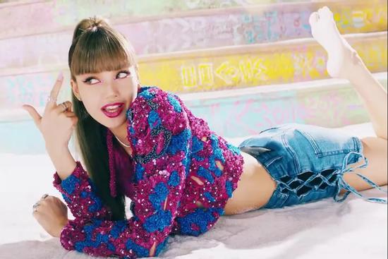 'LALISA' - nỗ lực làm hình mẫu một 'idol toàn năng' bất thành của Lisa