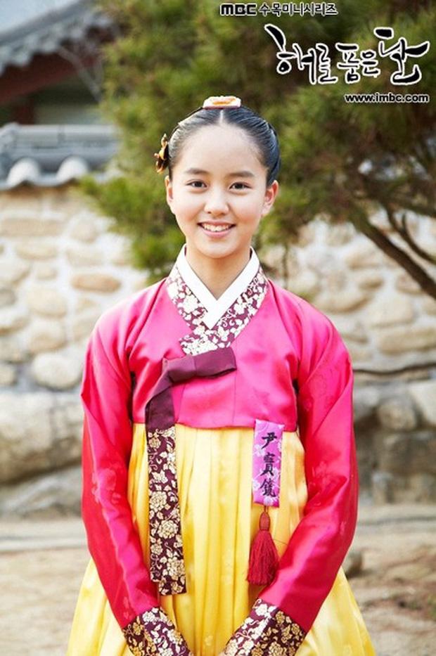 2 báu vật điện ảnh Hàn Kim Yoo Jung - Kim So Hyun: kẻ tám lạng người nửa cân-10