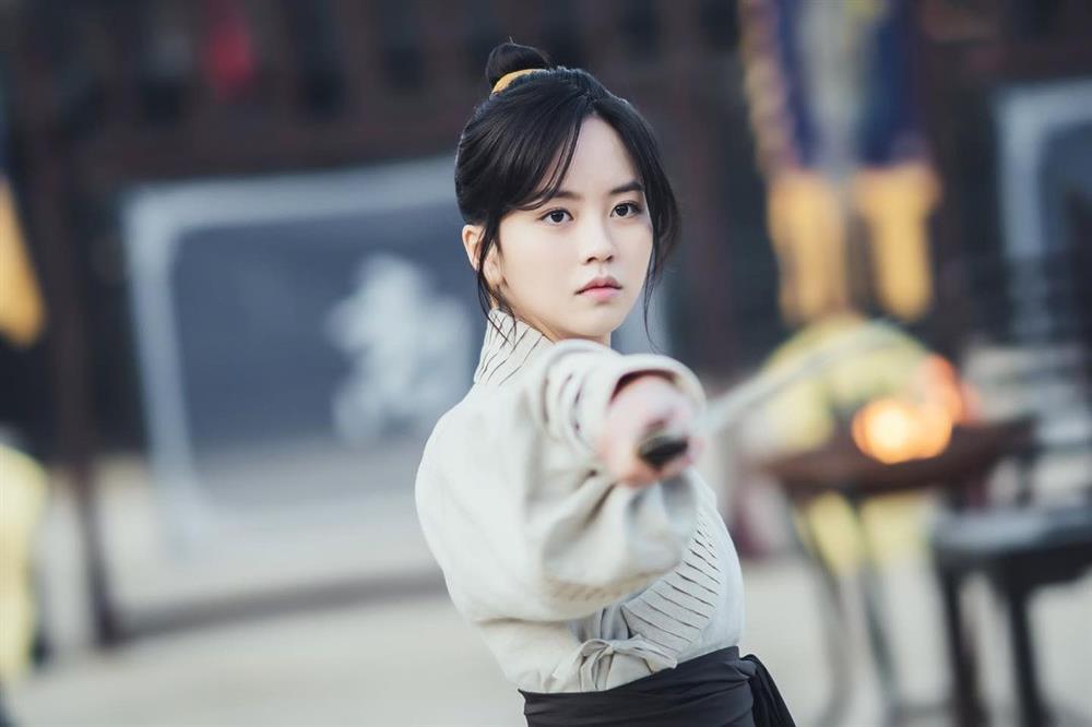 2 báu vật điện ảnh Hàn Kim Yoo Jung - Kim So Hyun: kẻ tám lạng người nửa cân-11