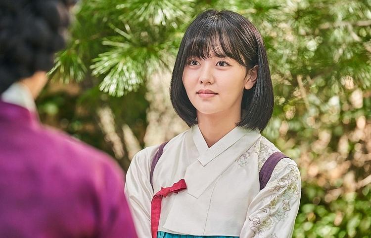 2 báu vật điện ảnh Hàn Kim Yoo Jung - Kim So Hyun: kẻ tám lạng người nửa cân-14