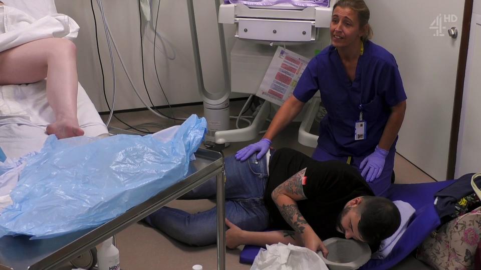 1.001 biểu cảm của những ông bố trẻ theo vợ vào phòng sinh-10