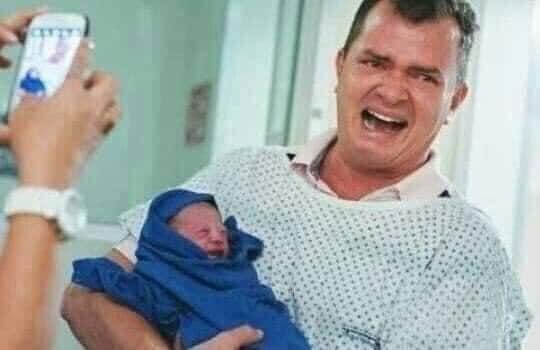 1.001 biểu cảm của những ông bố trẻ theo vợ vào phòng sinh-9