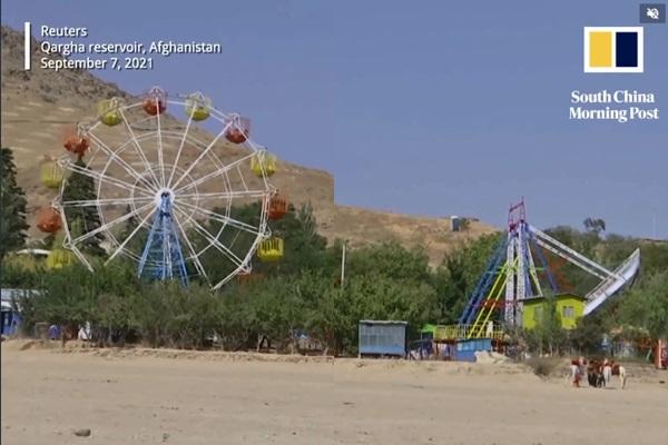 Những biểu cảm hài hước trong công viên giải trí-1