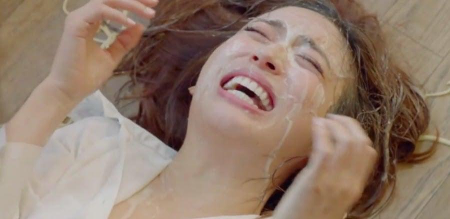 Kim Hee Sun cứu bạn diễn trước nguy cơ bỏng mặt-2