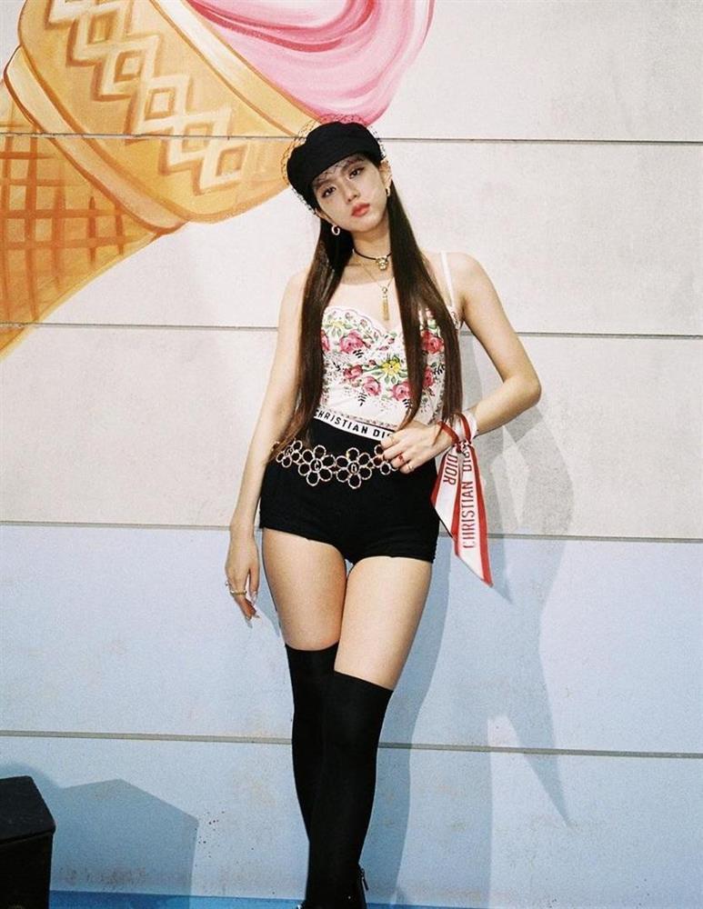 Jisoo, Jihyo và Angela Baby đụng phụ kiện Dior: Ai đẹp nhất?-1