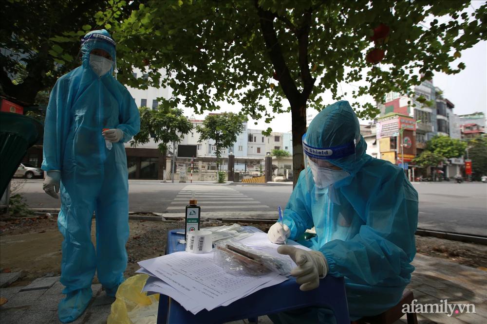 Quận đầu tiên ở Hà Nội hoàn thành tiêm vaccine Covid-19-1