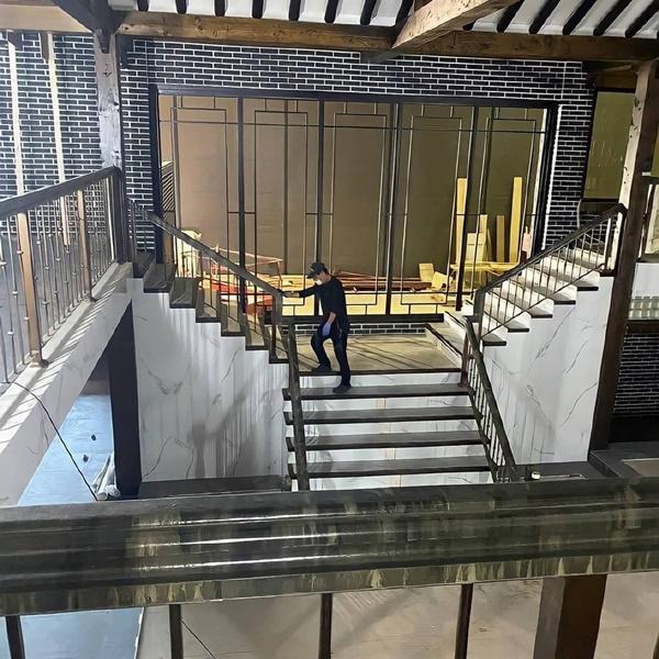 Phim trường dự án mới của Song Joong Ki sặc mùi tiền-1