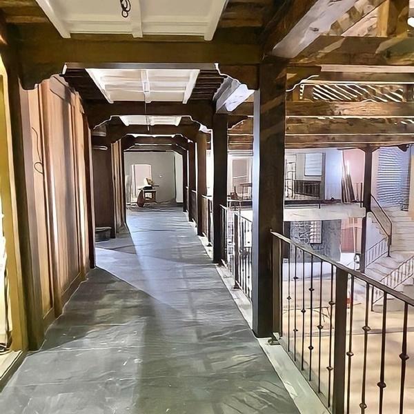 Phim trường dự án mới của Song Joong Ki sặc mùi tiền-2