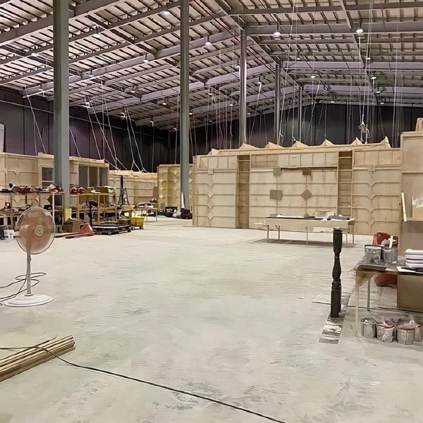 Phim trường dự án mới của Song Joong Ki sặc mùi tiền-6