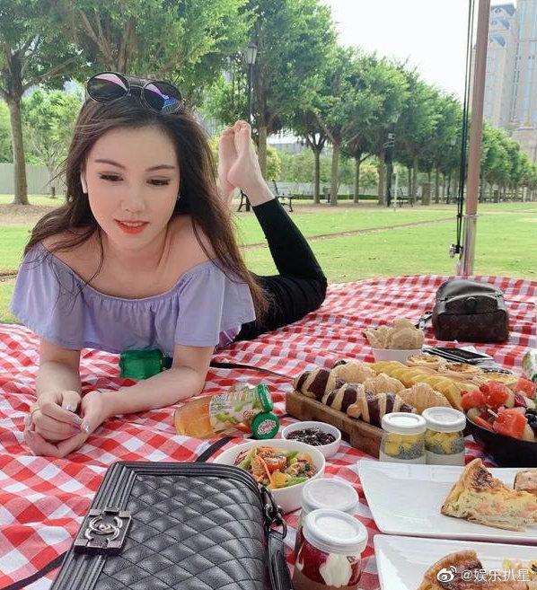 Tân Hoa hậu Hong Kong bị chê dừ, đời thường có khá hơn?-4