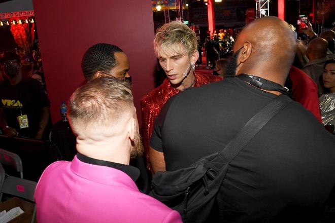 Conor McGregor lên tiếng sau vụ xô xát với bạn trai Megan Fox-1