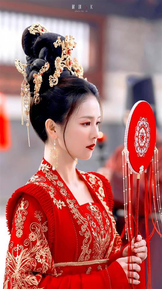 Tạo hình y phục cổ trang đỏ đẹp kinh diễm của Bạch Lộc-1