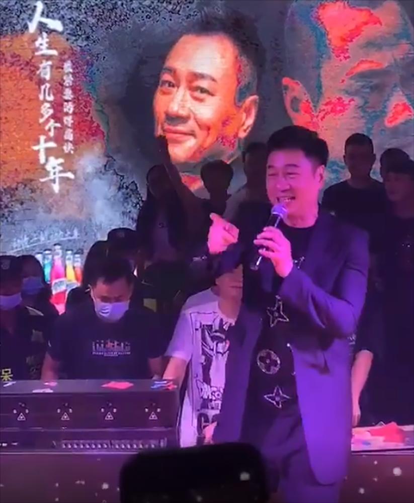 Tài tử Thần Điêu Đại Hiệp: Hát quán bar, không ai nhận ra-5