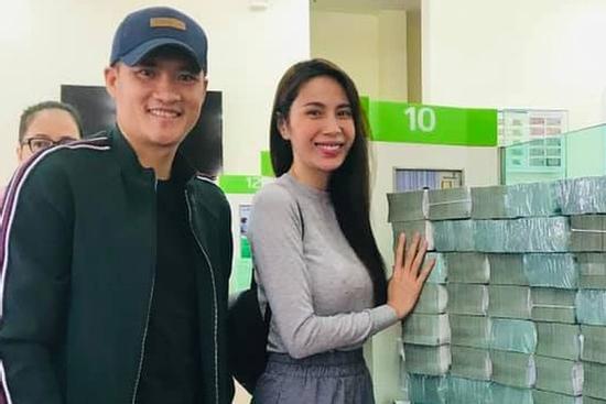 Thủy Tiên lộ bằng chứng 'biến của chung thành của riêng'?