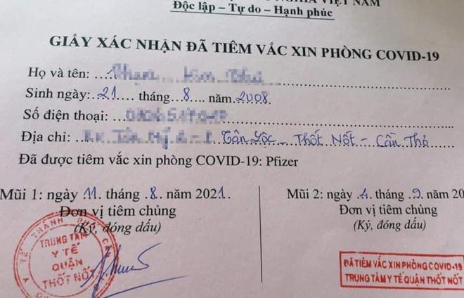 Bé gái 13 tuổi ở Cần Thơ được tiêm 2 mũi vaccine Pfizer-1