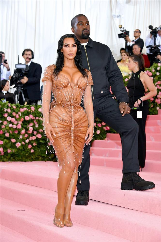 Kim Kardashian kiên quyết không hở miếng thịt nào ở Met Gala 2021-4