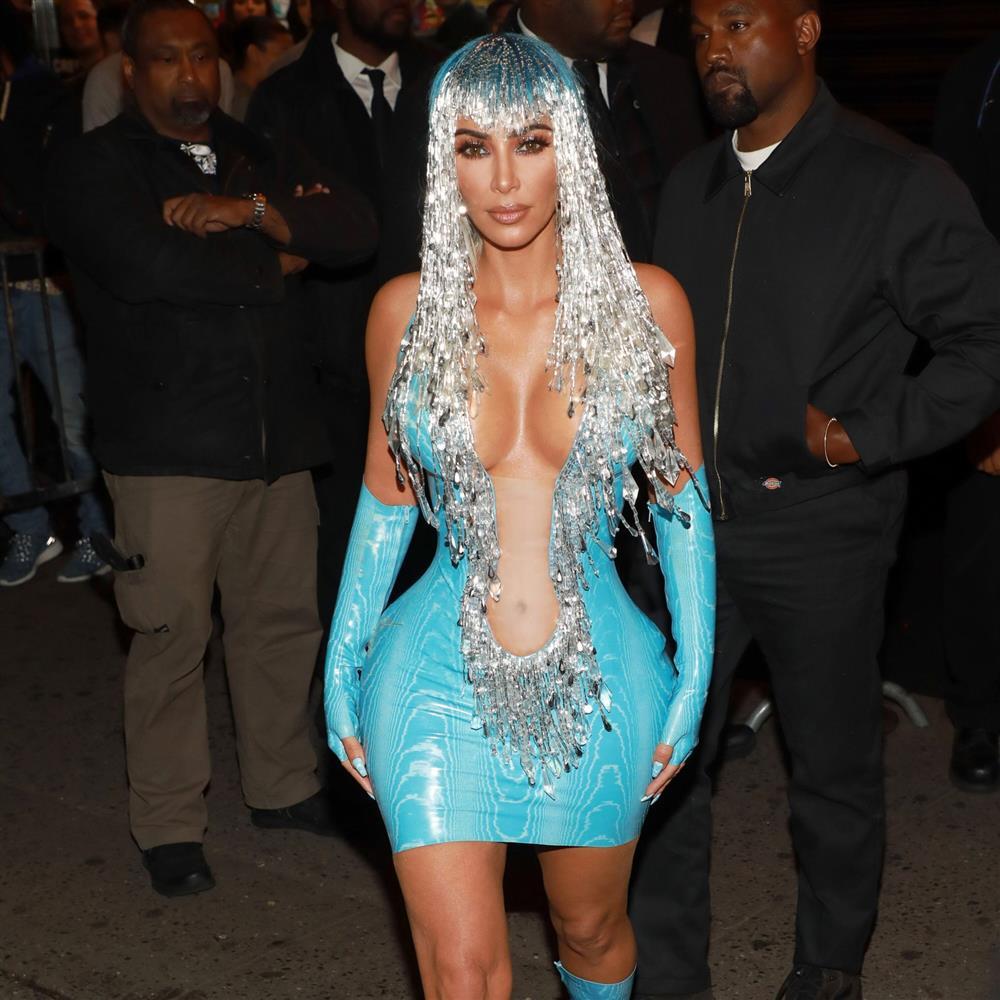 Kim Kardashian kiên quyết không hở miếng thịt nào ở Met Gala 2021-5