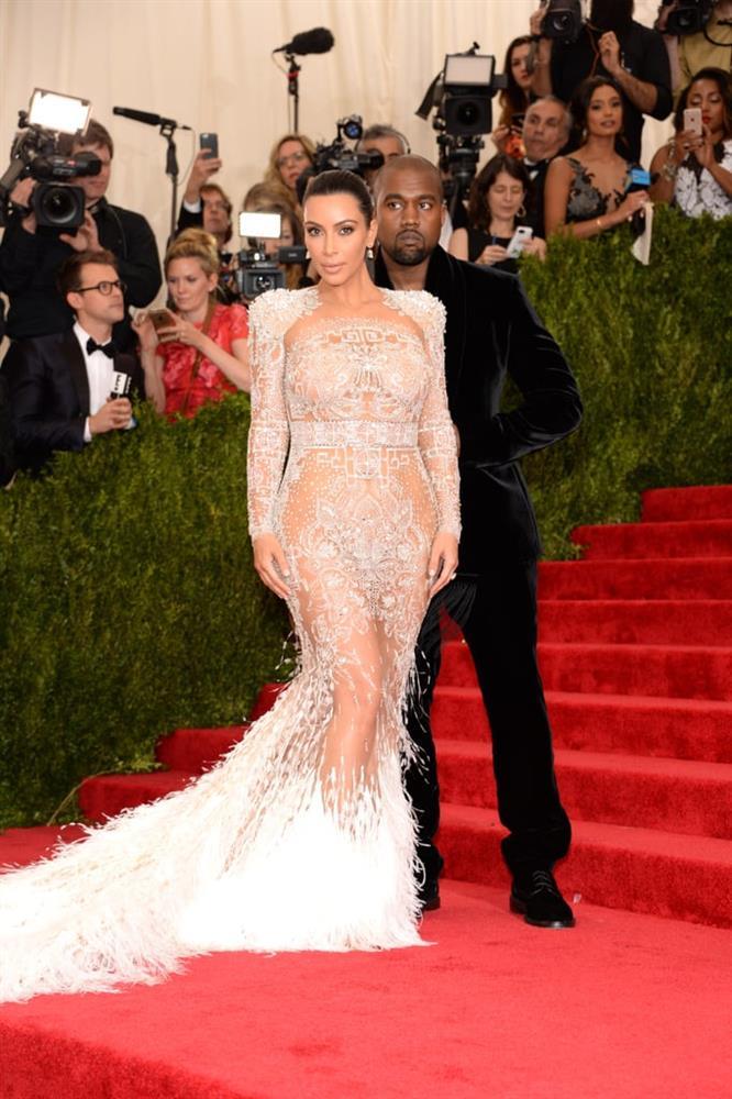 Kim Kardashian kiên quyết không hở miếng thịt nào ở Met Gala 2021-9