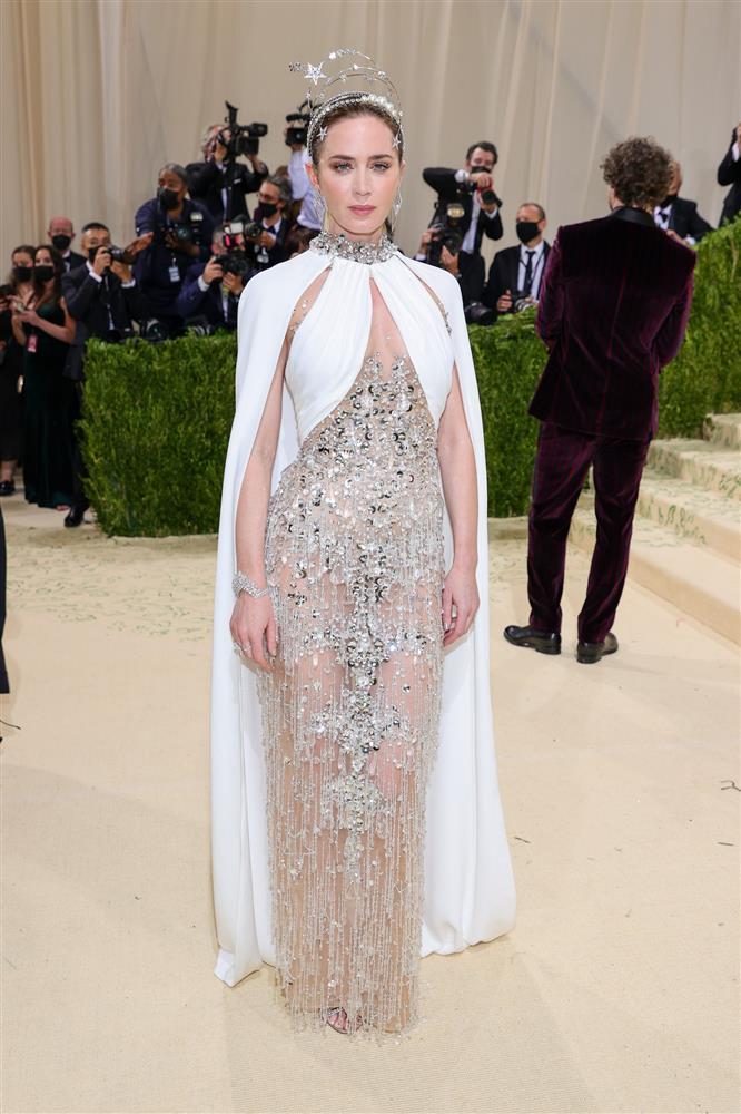 Kendall Jenner cầm đầu phe mặc mà như không ở Met Gala 2021-3