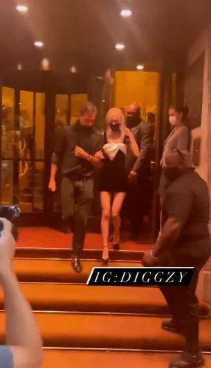 Rosé (BLACKPINK) lộ tay, chân gầy như sắp gẫy tại Met Gala-7