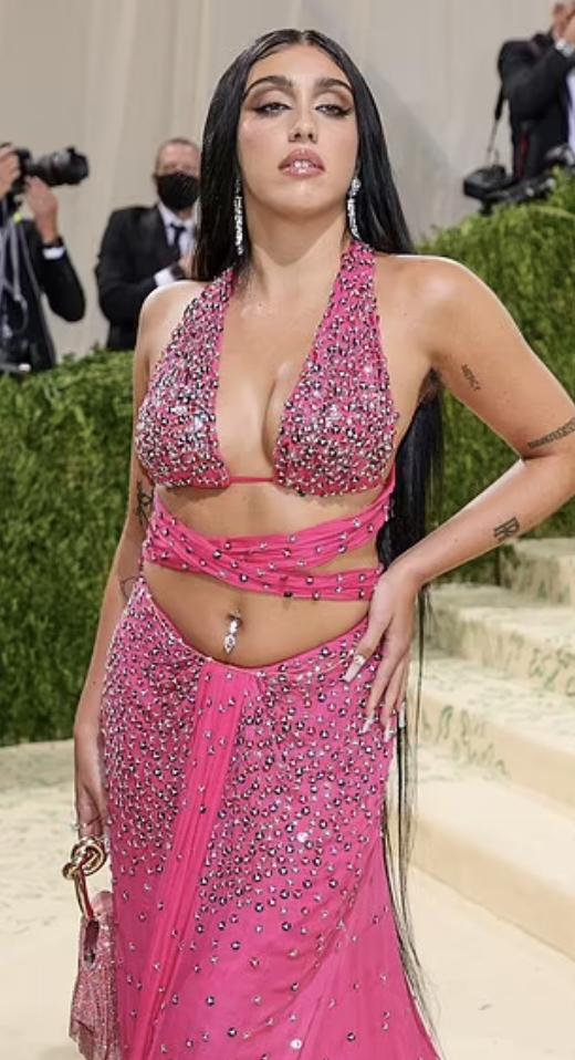 Con gái Madonna khoe lông nách trên thảm đỏ Met Gala 2021-3