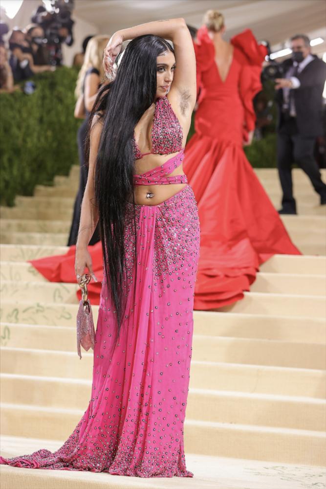 Con gái Madonna khoe lông nách trên thảm đỏ Met Gala 2021-1