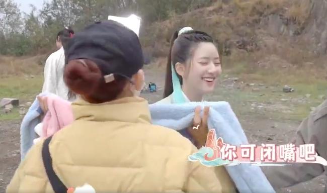 Clip Triệu Lộ Tư múa may đập tan tin đồn chảnh chọe, thủ đoạn-6