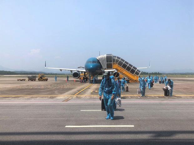 Bay về Việt Nam bằng hộ chiếu vắc-xin cần điều kiện gì?-1