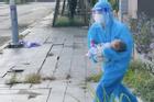 Nữ bác sĩ ôm cháu bé chạy bộ cấp cứu: 'Chỉ cố gắng thật nhanh'