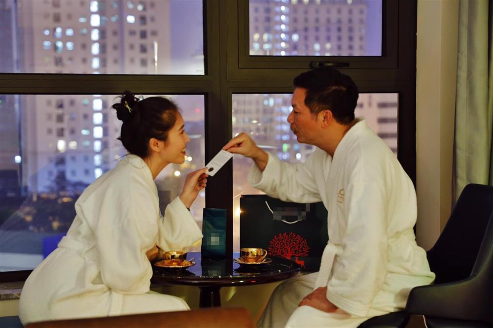 Shark Hưng bị chất vấn chuyện 2 đời vợ-8