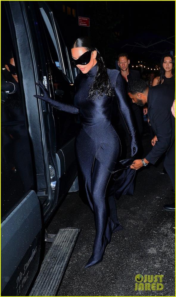 Hậu Met Gala 2021: Kim Kardashian lộ mặt, Rihanna khoe hông-7