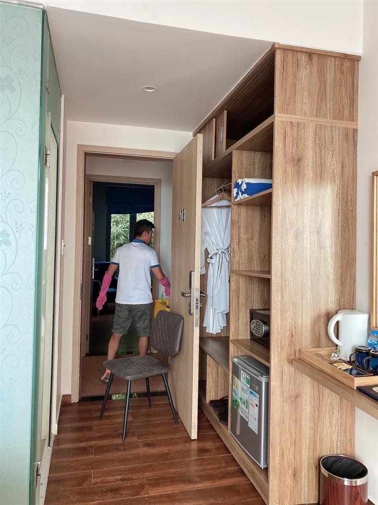 Ngân 98 nói rõ tin Lương Bằng Quang kẹt tiền phải cọ toilet-4