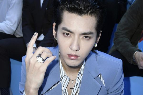 Ngô Diệc Phàm cuồng săn gái vị thành niên là do mẹ ruột mê tín?-5