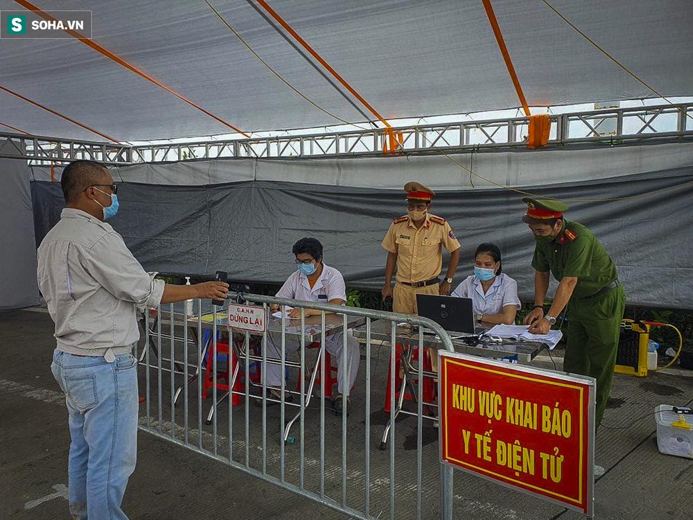 Hà Nội lắp đặt camera quét mã QR code tại 67 chốt kiểm soát-1