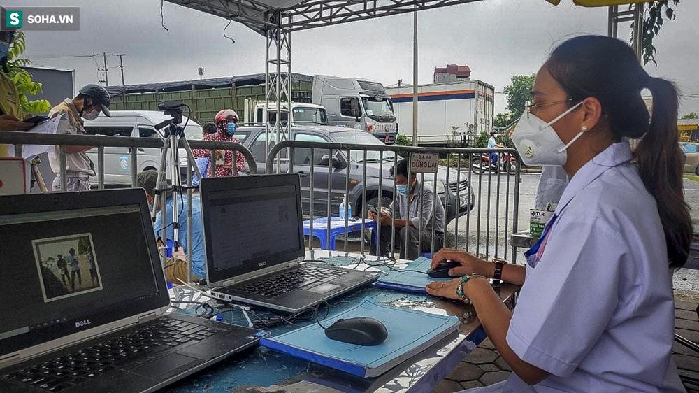 Hà Nội lắp đặt camera quét mã QR code tại 67 chốt kiểm soát-2