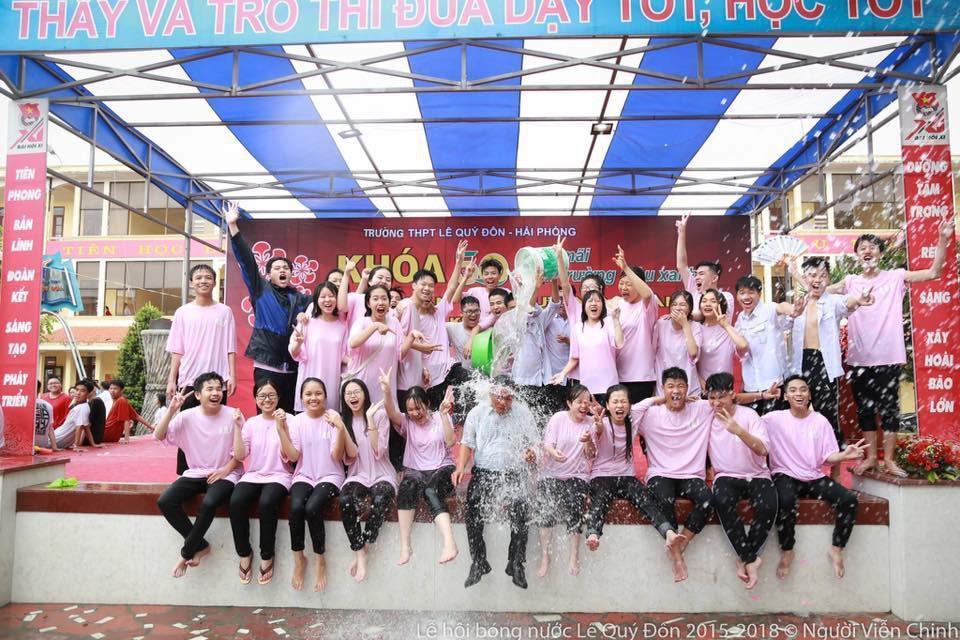 Bị đám học trò lôi xe máy vào lớp, thầy giáo phản ứng cute-2