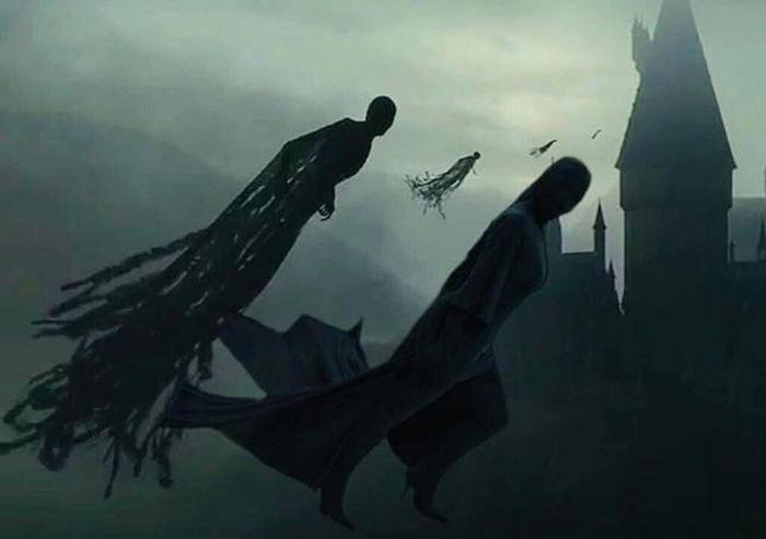 Bộ đồ bóng đêm Kim Kardashian y chang hung thủ truyện Conan-7