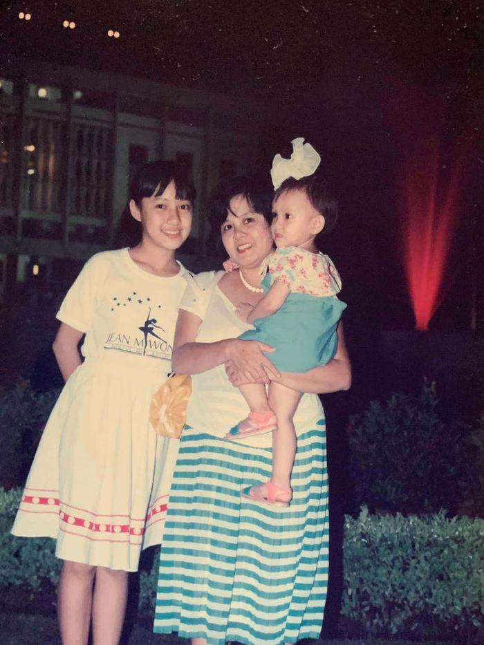 BTV Hoài Anh gây sốt với ảnh hồi nhỏ, chễm chệ trên báo từ bé-3